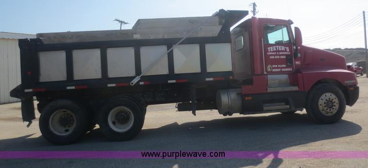image for item D2102 1993 Kenworth T600 dump truck