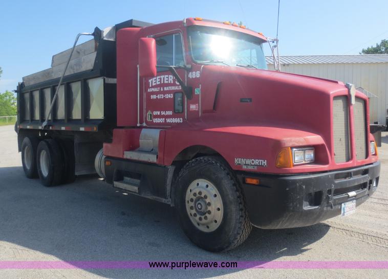 image for item D2102 1993 Kenworth T600 dump truck