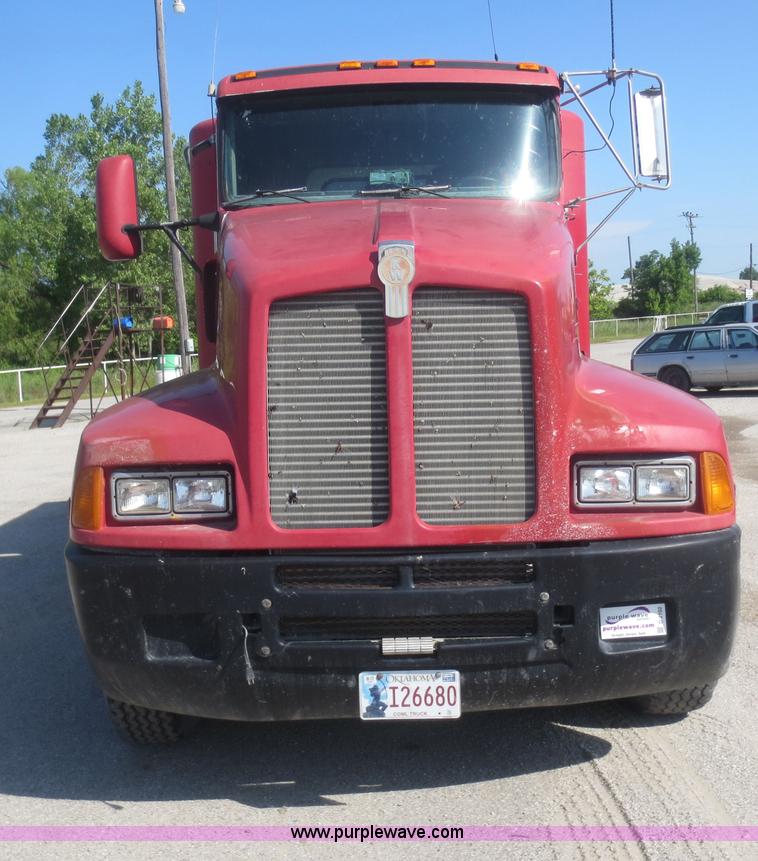 image for item D2102 1993 Kenworth T600 dump truck