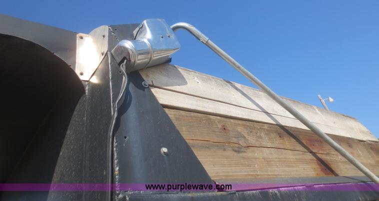 image for item D2102 1993 Kenworth T600 dump truck