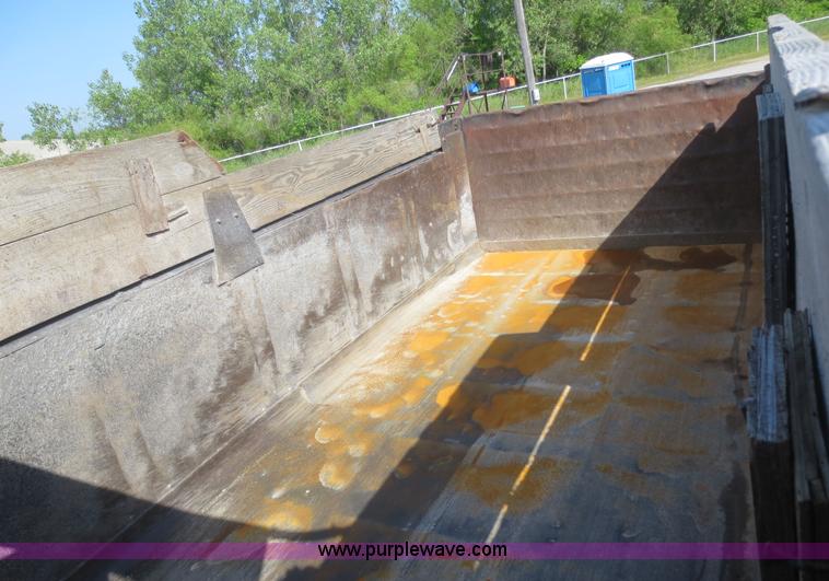 image for item D2102 1993 Kenworth T600 dump truck