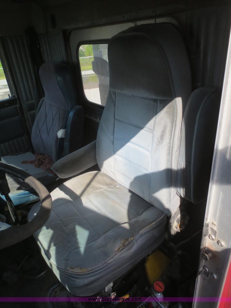 image for item D2102 1993 Kenworth T600 dump truck