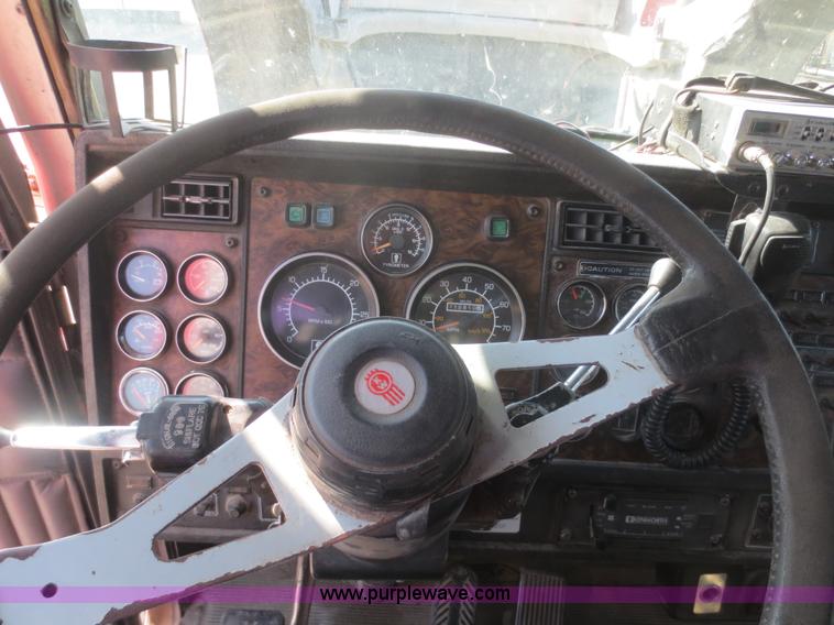 image for item D2102 1993 Kenworth T600 dump truck