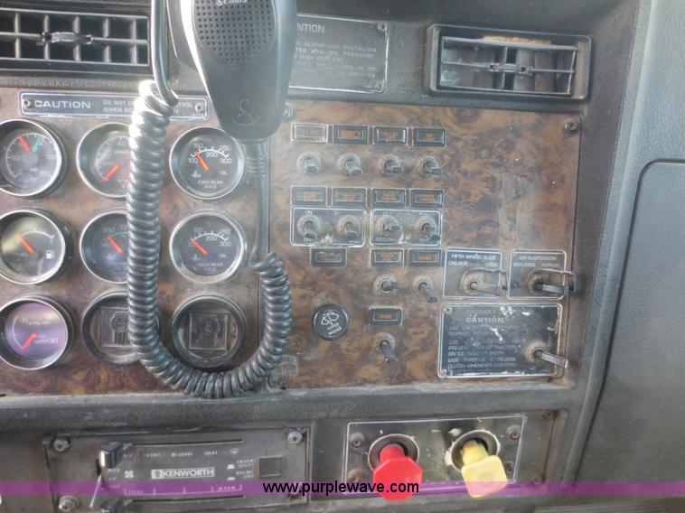 image for item D2102 1993 Kenworth T600 dump truck