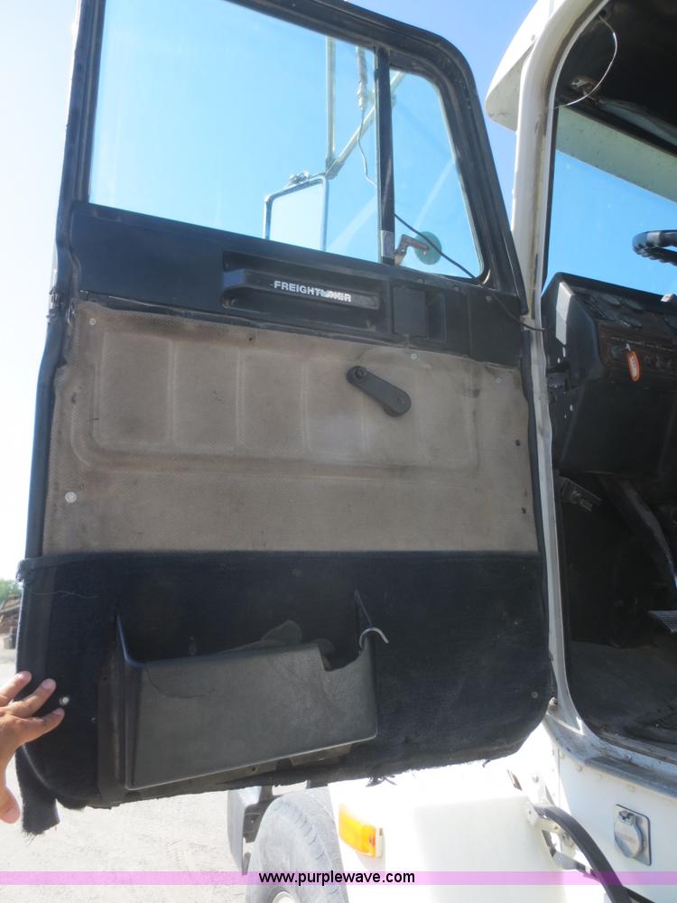 image for item D2103 1991 Freightliner FLD dump truck