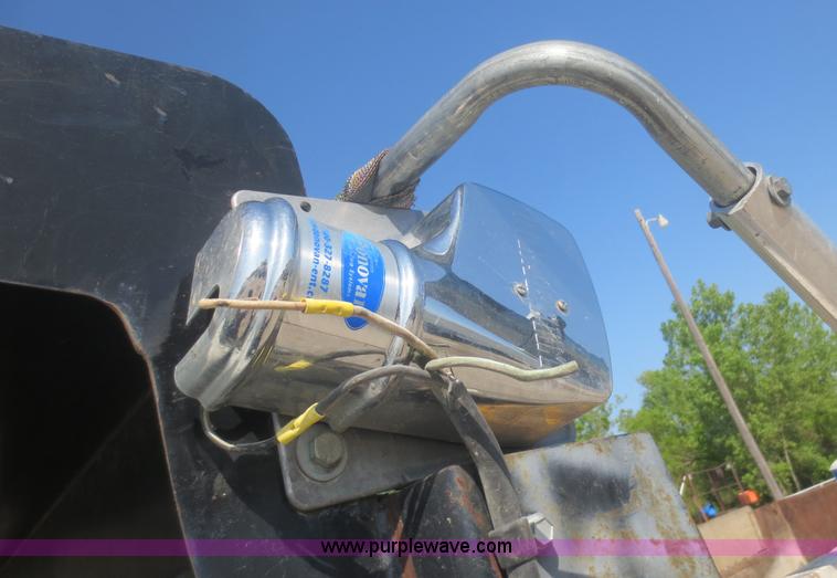 image for item D2103 1991 Freightliner FLD dump truck