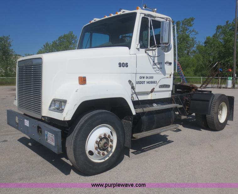 image for item D2104 1988 Freightliner FLC11242T semi truck