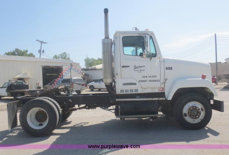 image for item D2104 1988 Freightliner FLC11242T semi truck