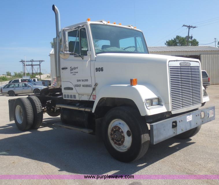image for item D2104 1988 Freightliner FLC11242T semi truck