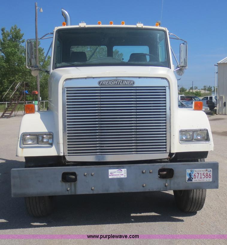 image for item D2104 1988 Freightliner FLC11242T semi truck