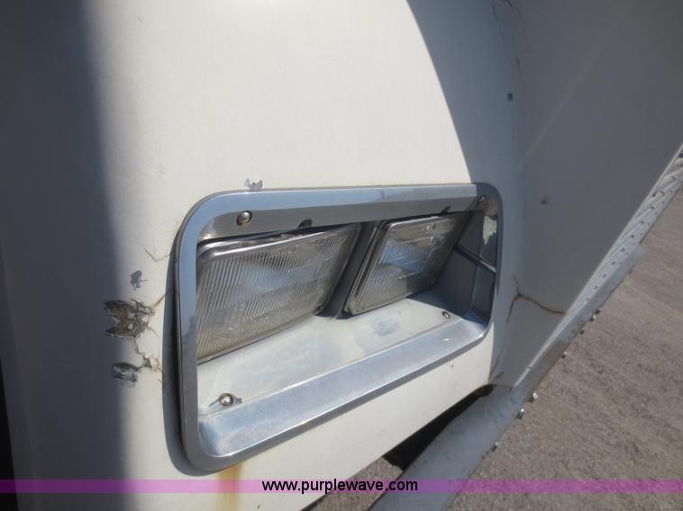 image for item D2104 1988 Freightliner FLC11242T semi truck