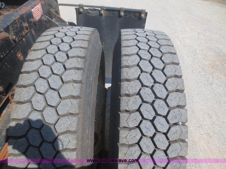 image for item D2104 1988 Freightliner FLC11242T semi truck