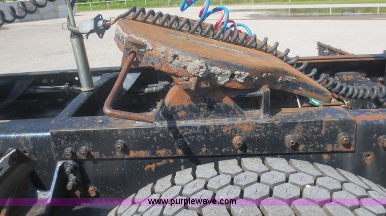 image for item D2104 1988 Freightliner FLC11242T semi truck