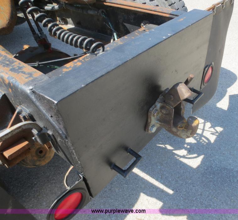 image for item D2104 1988 Freightliner FLC11242T semi truck