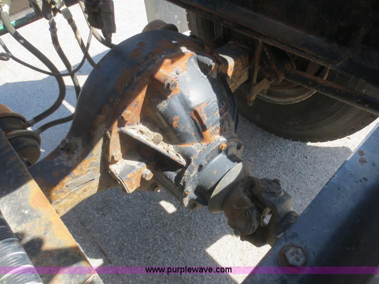 image for item D2104 1988 Freightliner FLC11242T semi truck