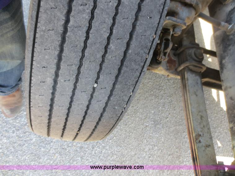 image for item D2104 1988 Freightliner FLC11242T semi truck