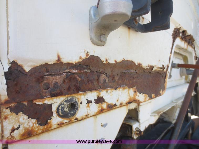 image for item D2104 1988 Freightliner FLC11242T semi truck