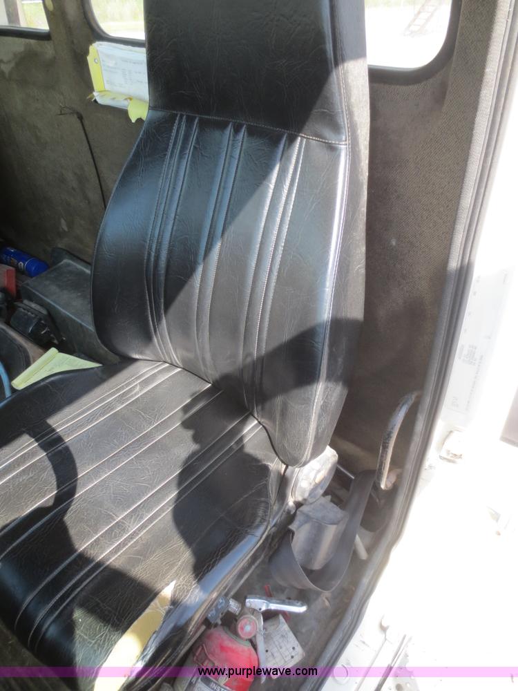 image for item D2104 1988 Freightliner FLC11242T semi truck