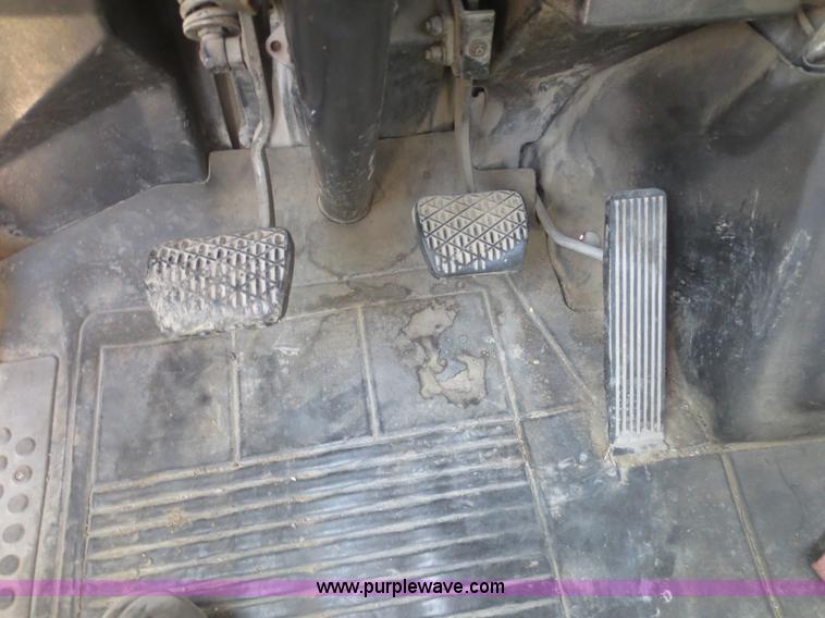 image for item D2104 1988 Freightliner FLC11242T semi truck