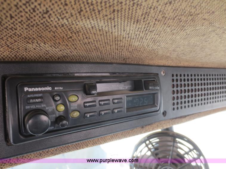 image for item D2104 1988 Freightliner FLC11242T semi truck