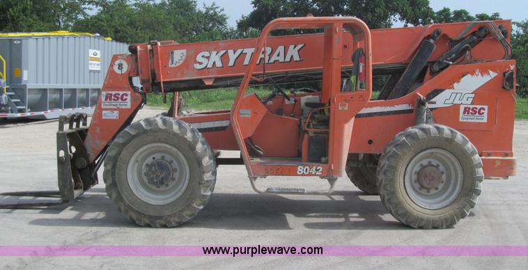 image for item F3501 2005 SkyTrak 8042 telehandler