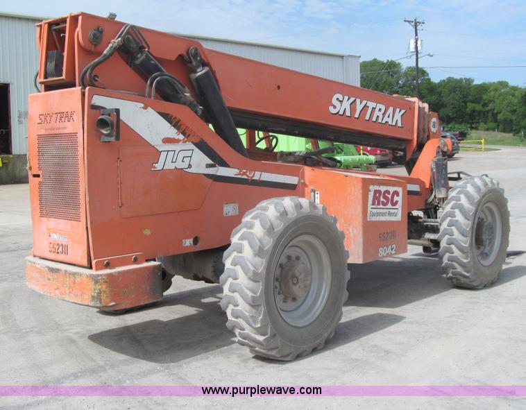 image for item F3501 2005 SkyTrak 8042 telehandler