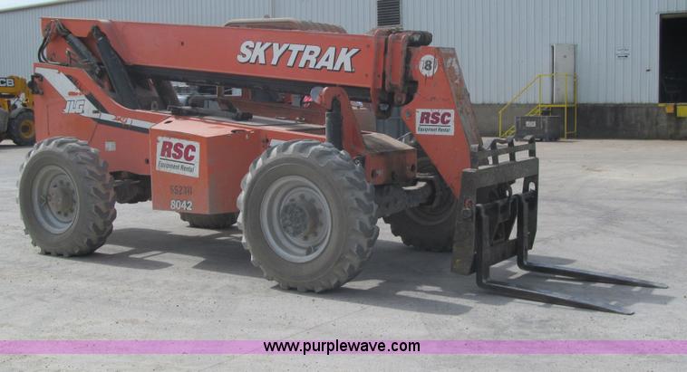 image for item F3501 2005 SkyTrak 8042 telehandler