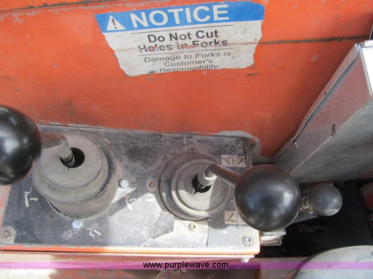 image for item F3501 2005 SkyTrak 8042 telehandler