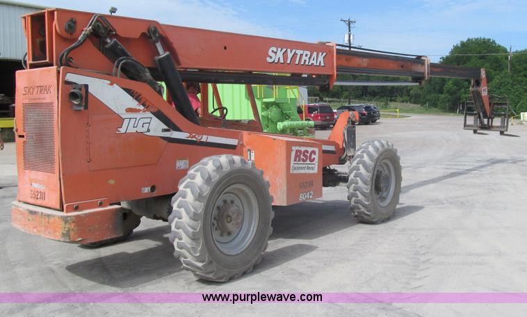 image for item F3501 2005 SkyTrak 8042 telehandler