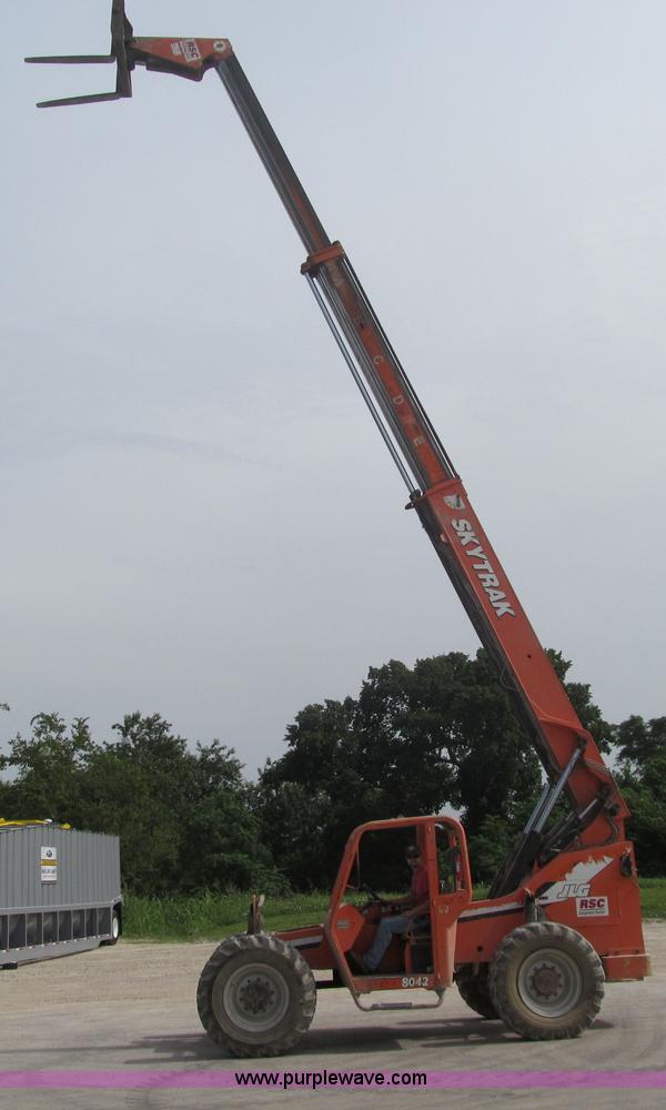 image for item F3501 2005 SkyTrak 8042 telehandler