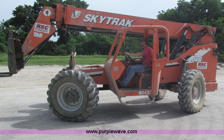 image for item F3501 2005 SkyTrak 8042 telehandler