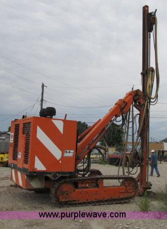 image for item F4933 Sullivan D900Q7SCE self-contained air track drill