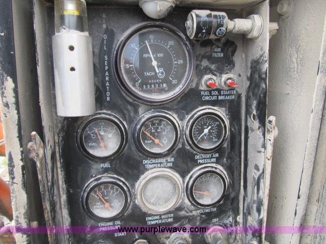 image for item F4933 Sullivan D900Q7SCE self-contained air track drill