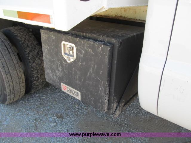 image for item F4944 2008 Ford F550 SuperCab dump bed truck