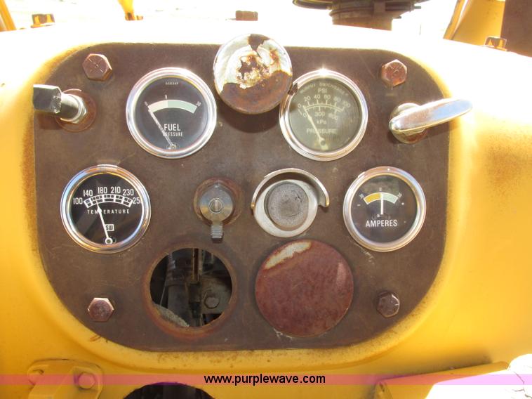 image for item F7414 1966 Allis Chalmers HD16 dozer