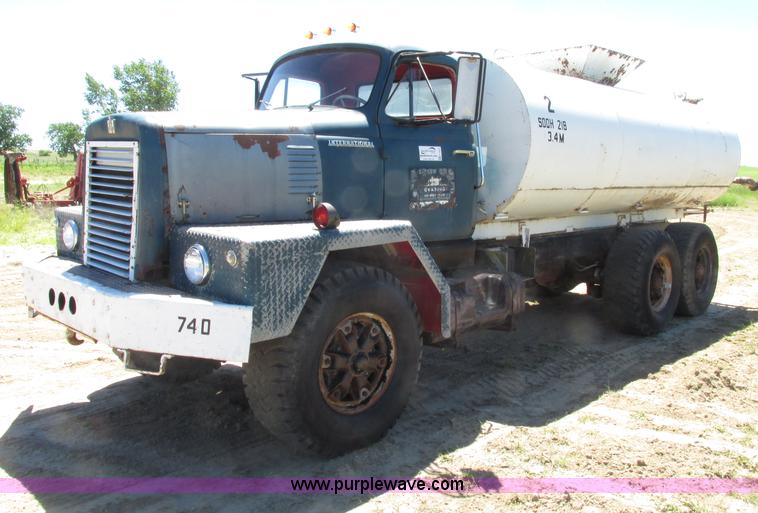 image for item F7415 1965 International M623CBE water truck