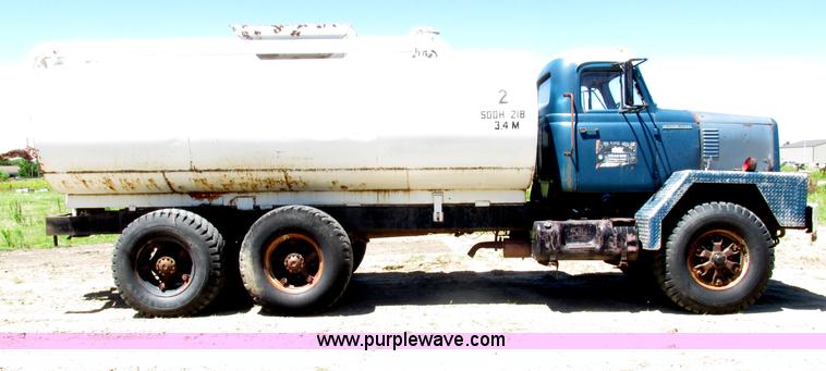 image for item F7415 1965 International M623CBE water truck