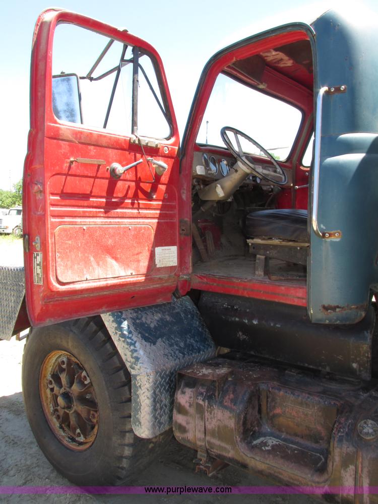 image for item F7415 1965 International M623CBE water truck