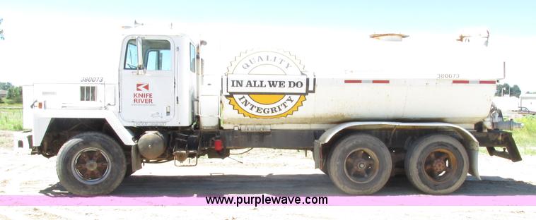 image for item F7416 1975 International Paystar 5000 water truck