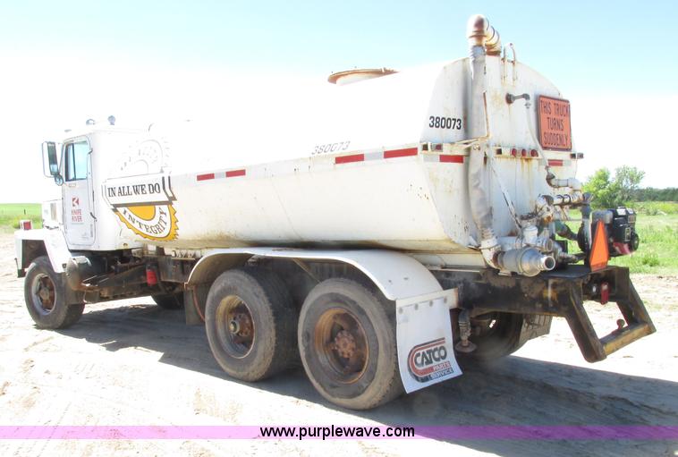 image for item F7416 1975 International Paystar 5000 water truck