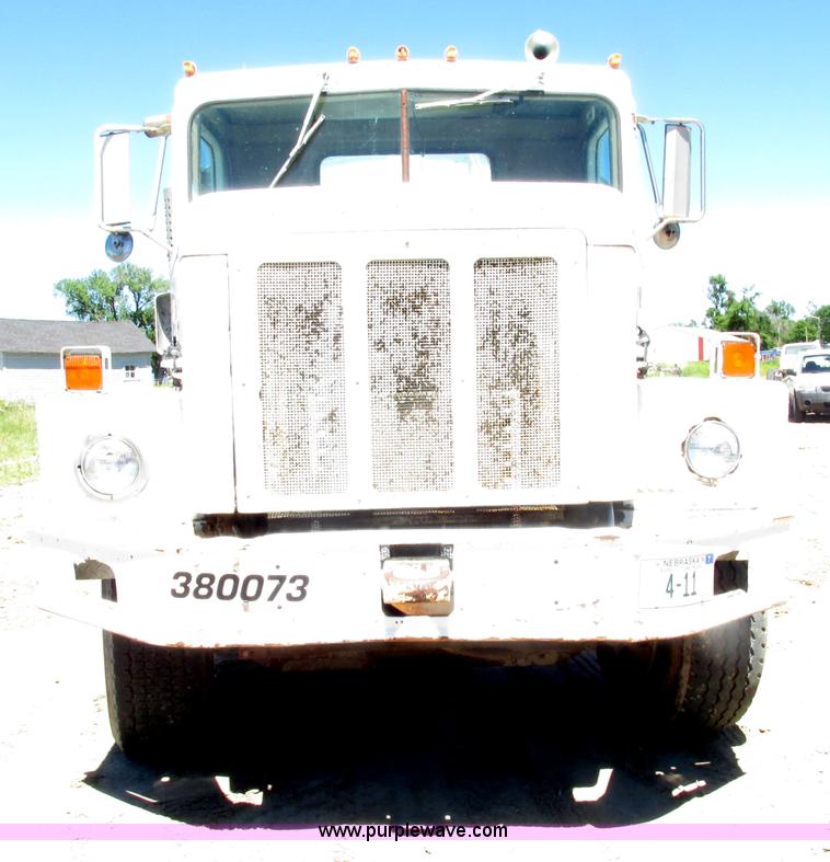 image for item F7416 1975 International Paystar 5000 water truck