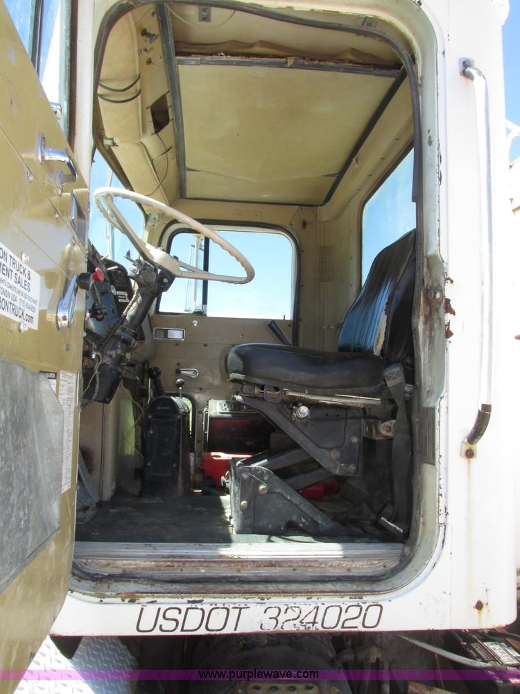 image for item F7416 1975 International Paystar 5000 water truck