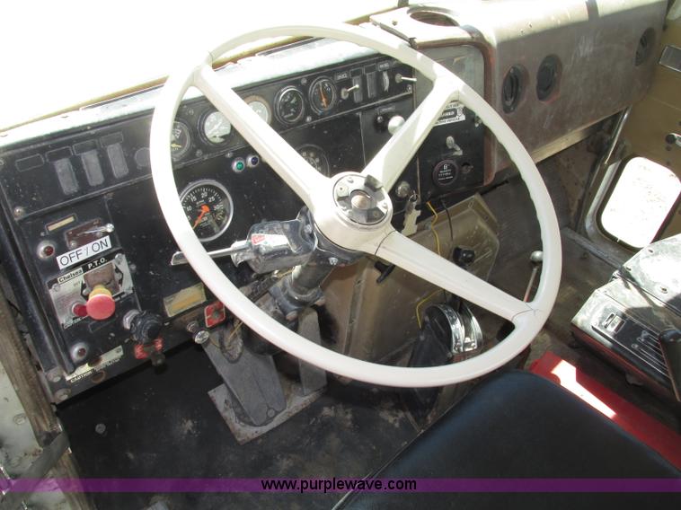 image for item F7416 1975 International Paystar 5000 water truck