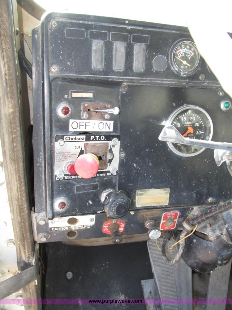 image for item F7416 1975 International Paystar 5000 water truck