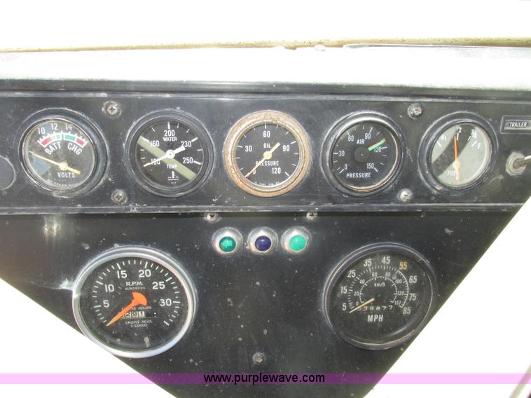 image for item F7416 1975 International Paystar 5000 water truck