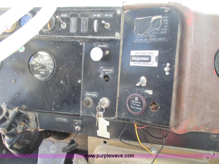 image for item F7416 1975 International Paystar 5000 water truck