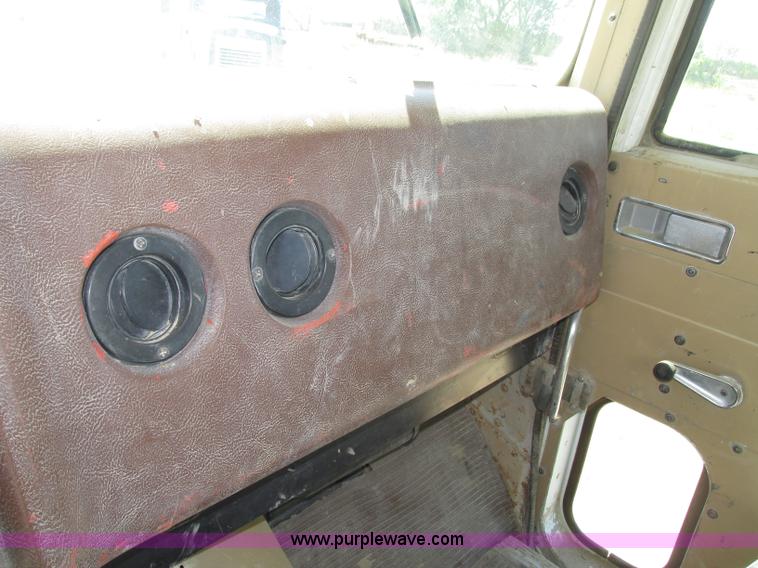 image for item F7416 1975 International Paystar 5000 water truck