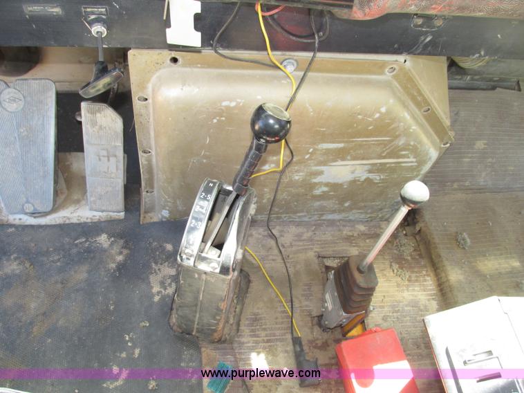 image for item F7416 1975 International Paystar 5000 water truck