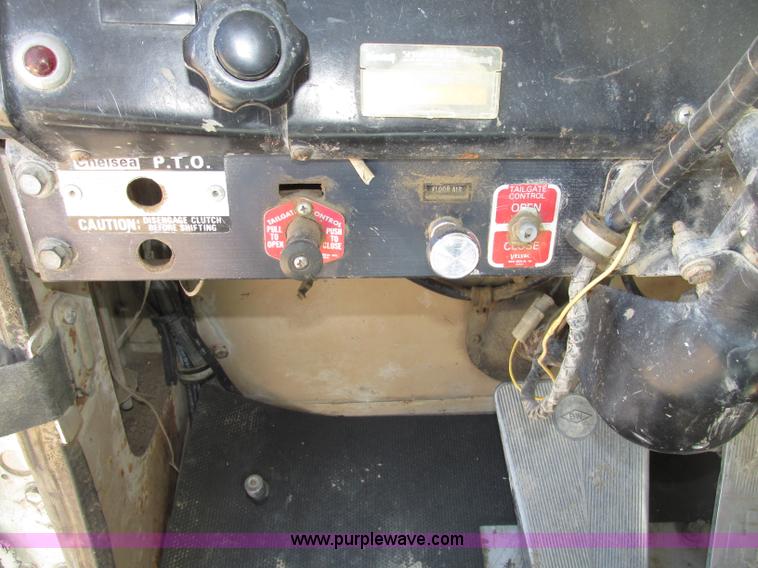 image for item F7416 1975 International Paystar 5000 water truck