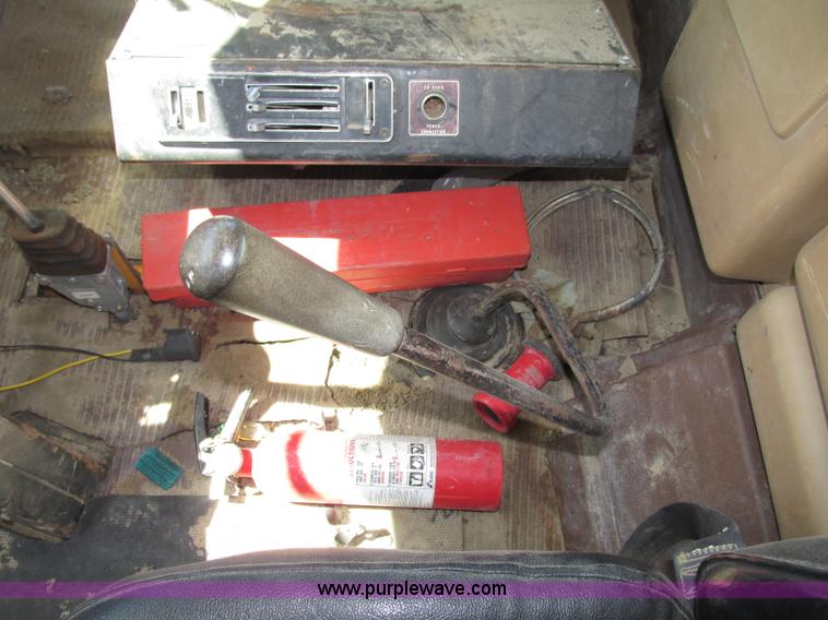 image for item F7416 1975 International Paystar 5000 water truck